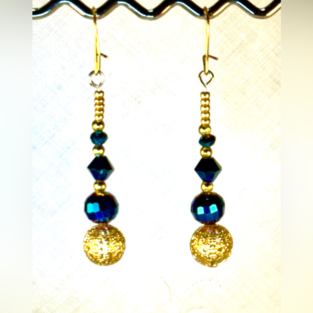 Earrings Pierced Handcrafted Unique Design Women Faceted Blue Glass Beads Gold 15$